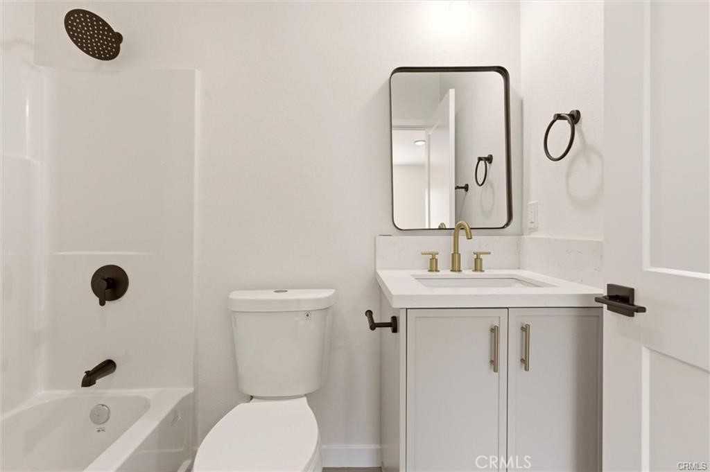 2155 Euclid Avenue A Property Photo 9