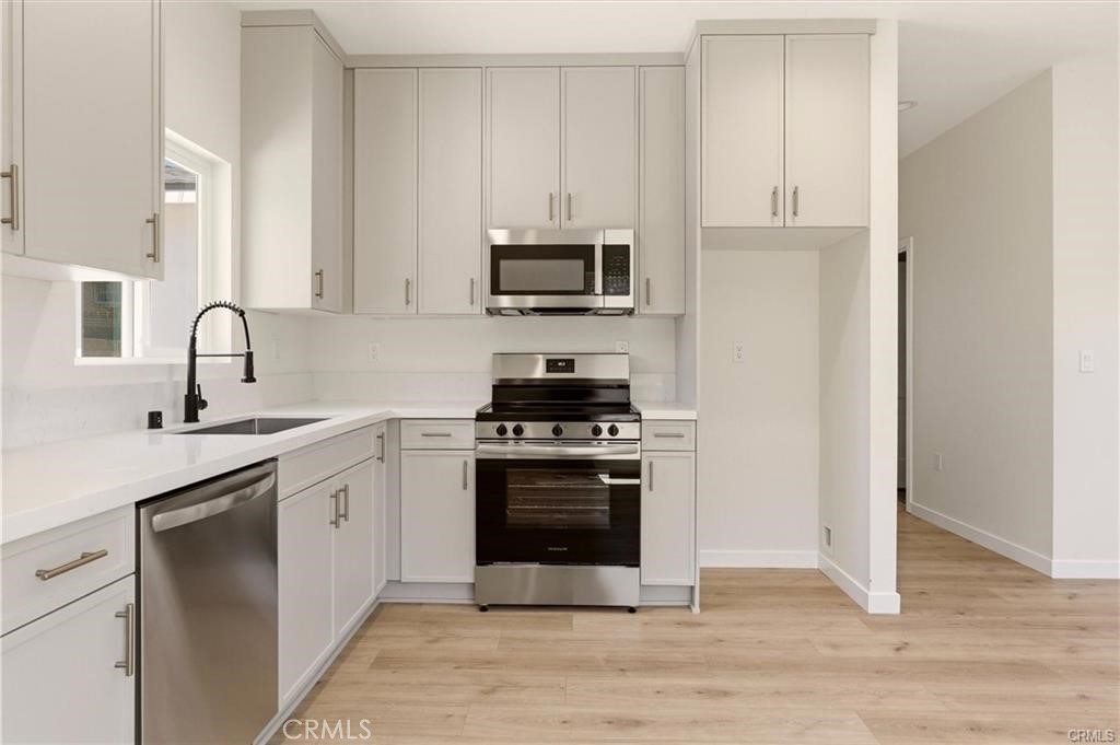 2155 Euclid Avenue B Property Photo 3