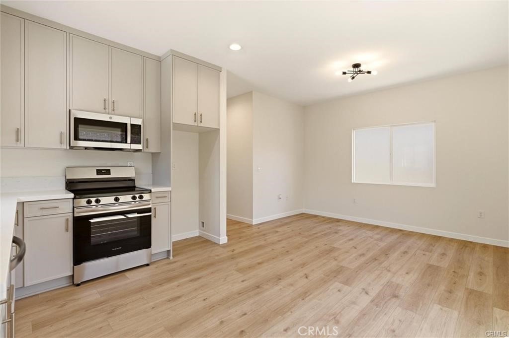 2155 Euclid Avenue B Property Photo 6