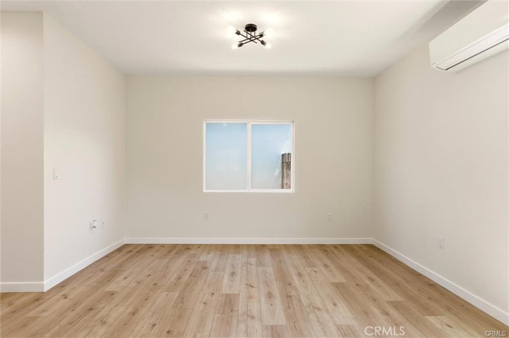 2155 Euclid Avenue B Property Photo 8