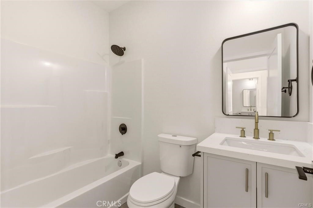 2155 Euclid Avenue B Property Photo 9
