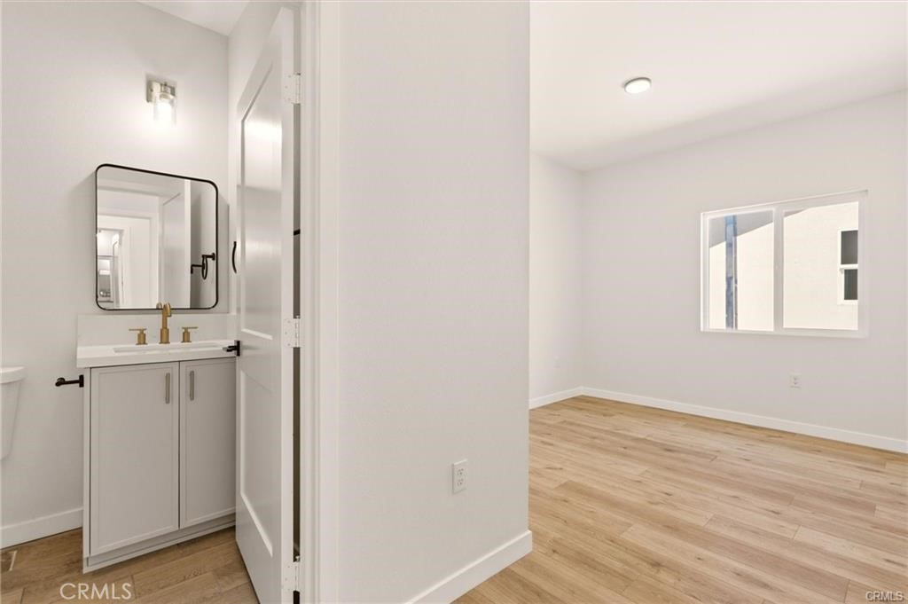 2155 Euclid Avenue B Property Photo 12