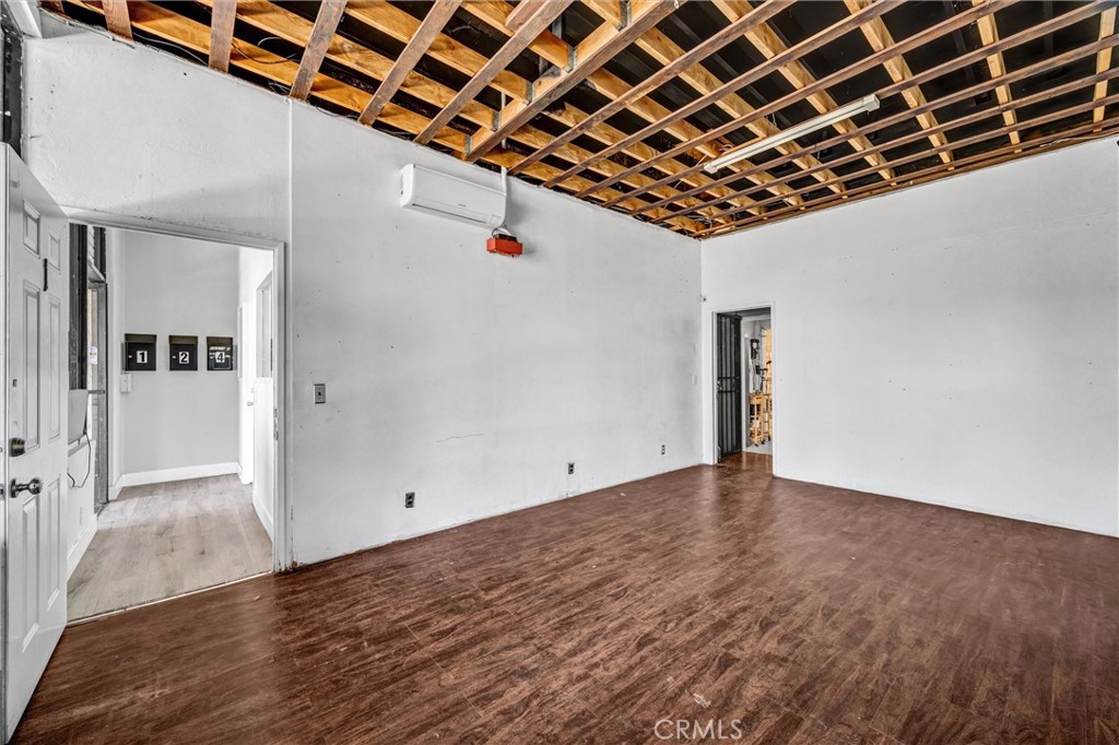 15514 Paramount Property Photo 5