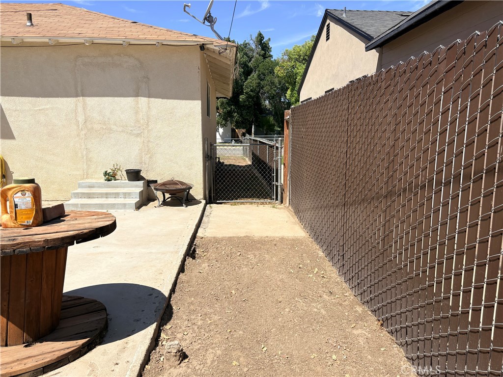 316 Western Property Photo 13