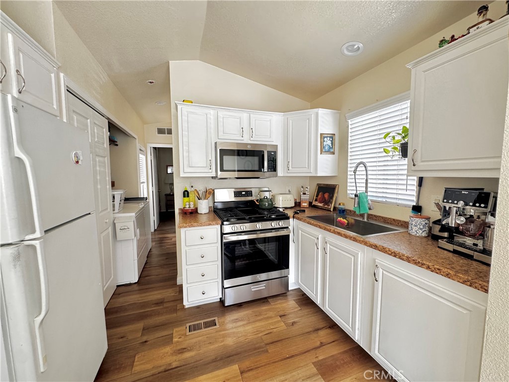 20315 Denker 15 Property Photo 6