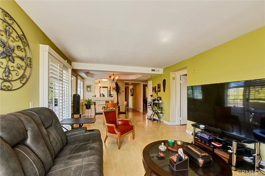 535 W 4th 201 Property Photo 8