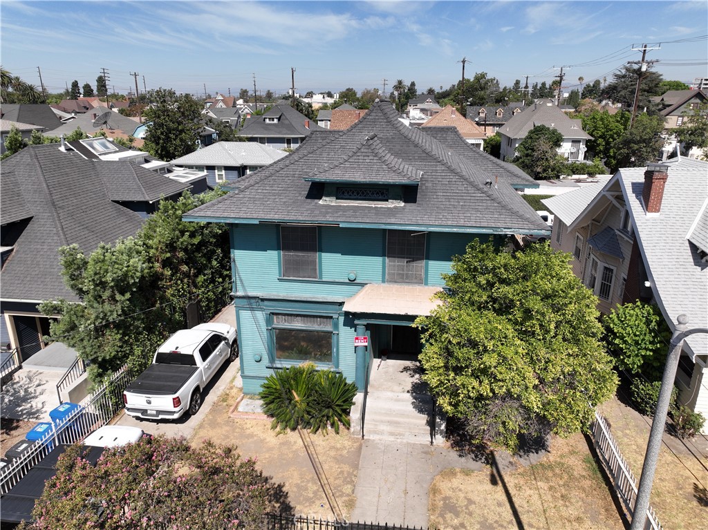2107 Oak Street Property Photo 1