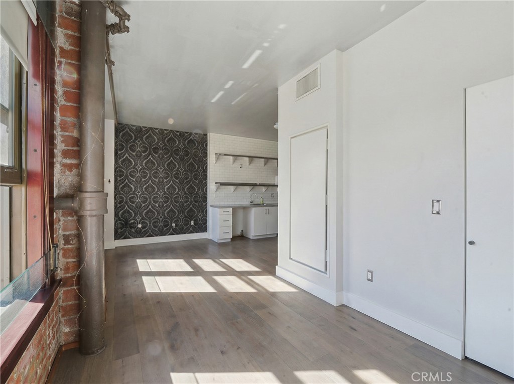 460 S Spring Property Photo 3