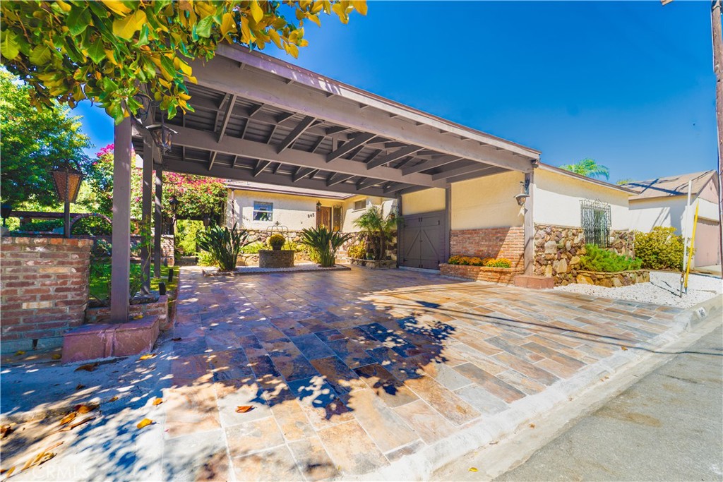 945 Mira Valle Street Property Photo 2