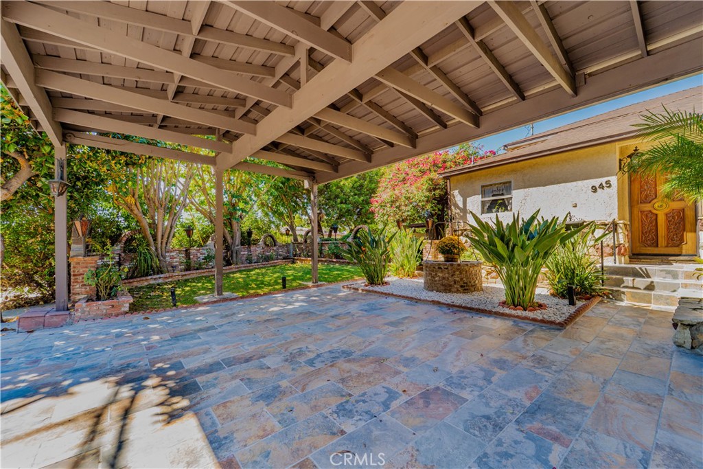 945 Mira Valle Street Property Photo 3