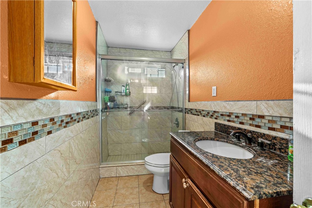 651 E 53rd Property Photo 13