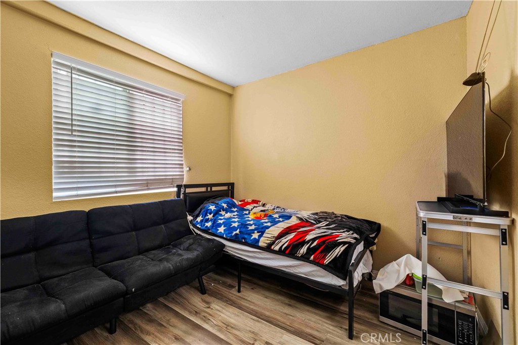 651 E 53rd Property Photo 15