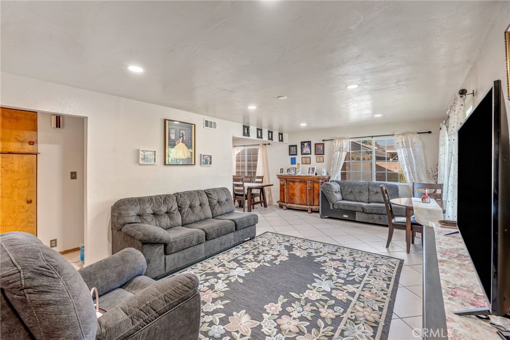 535 E Valencia Street Property Photo 5
