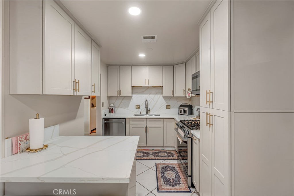 535 E Valencia Street Property Photo 10