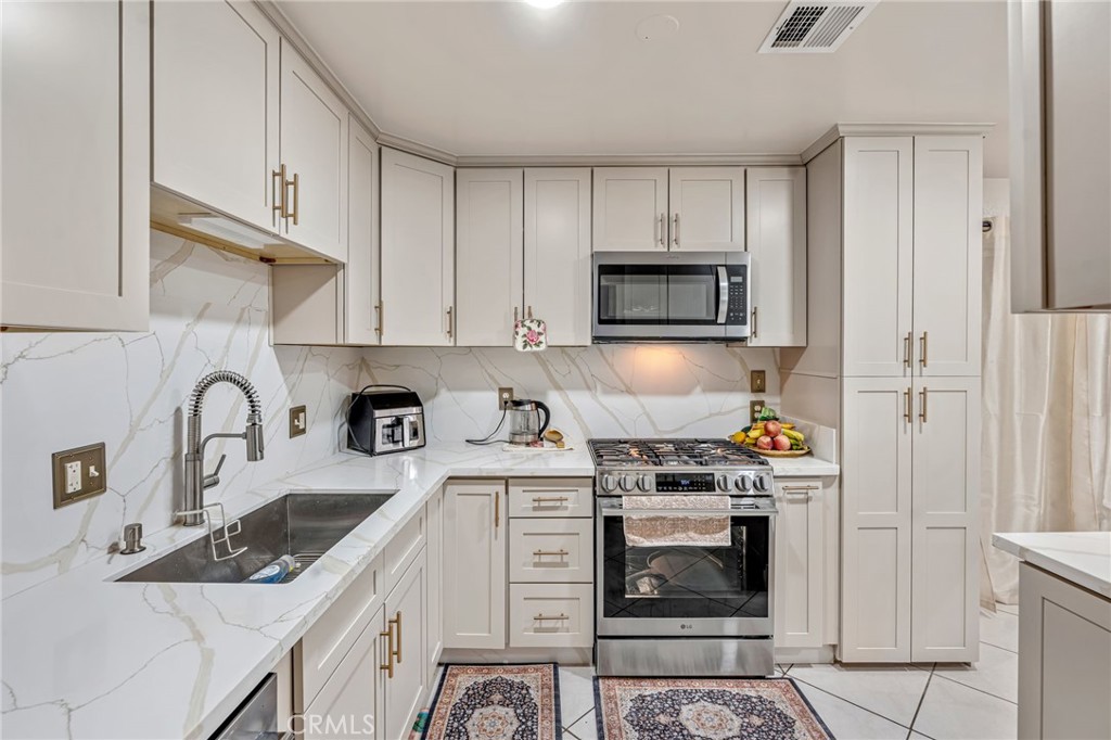 535 E Valencia Street Property Photo 11