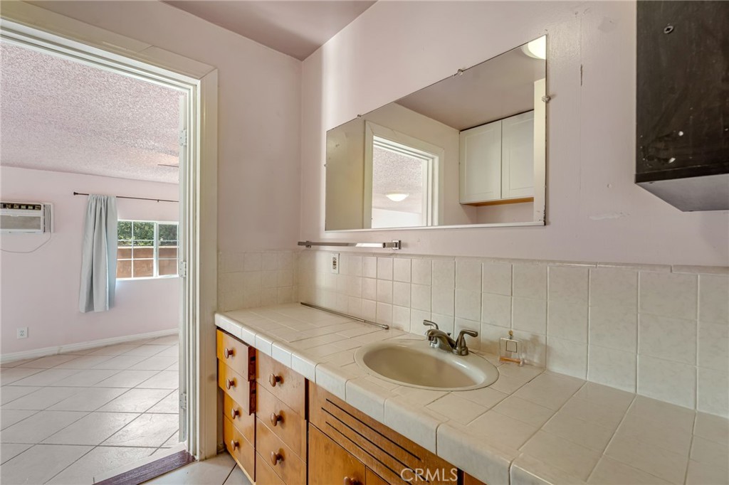 535 E Valencia Street Property Photo 15