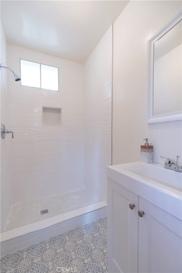 232 W 40th Place Property Photo 4