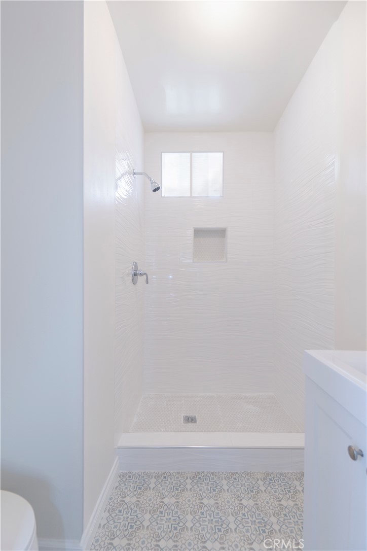 232 W 40th Place Property Photo 5