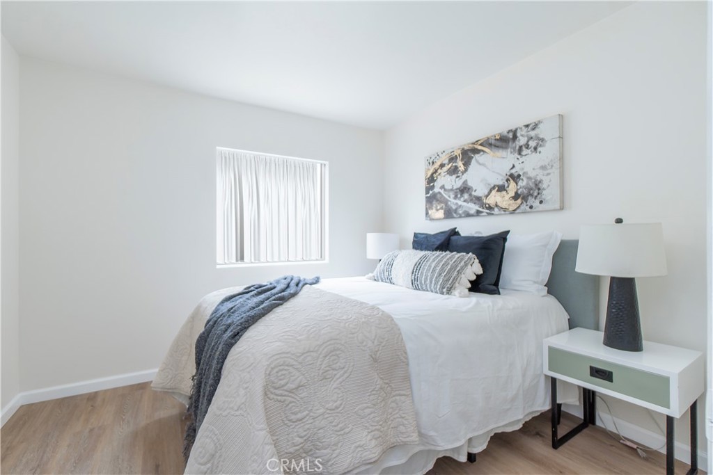 232 W 40th Place Property Photo 6