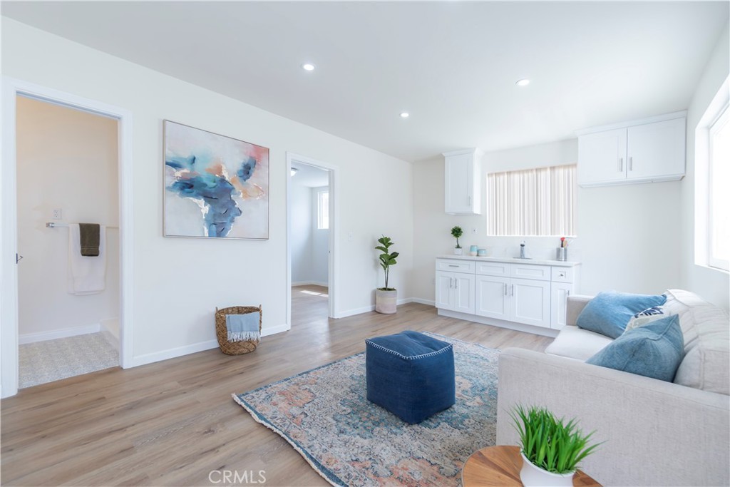 232 W 40th Place Property Photo 12