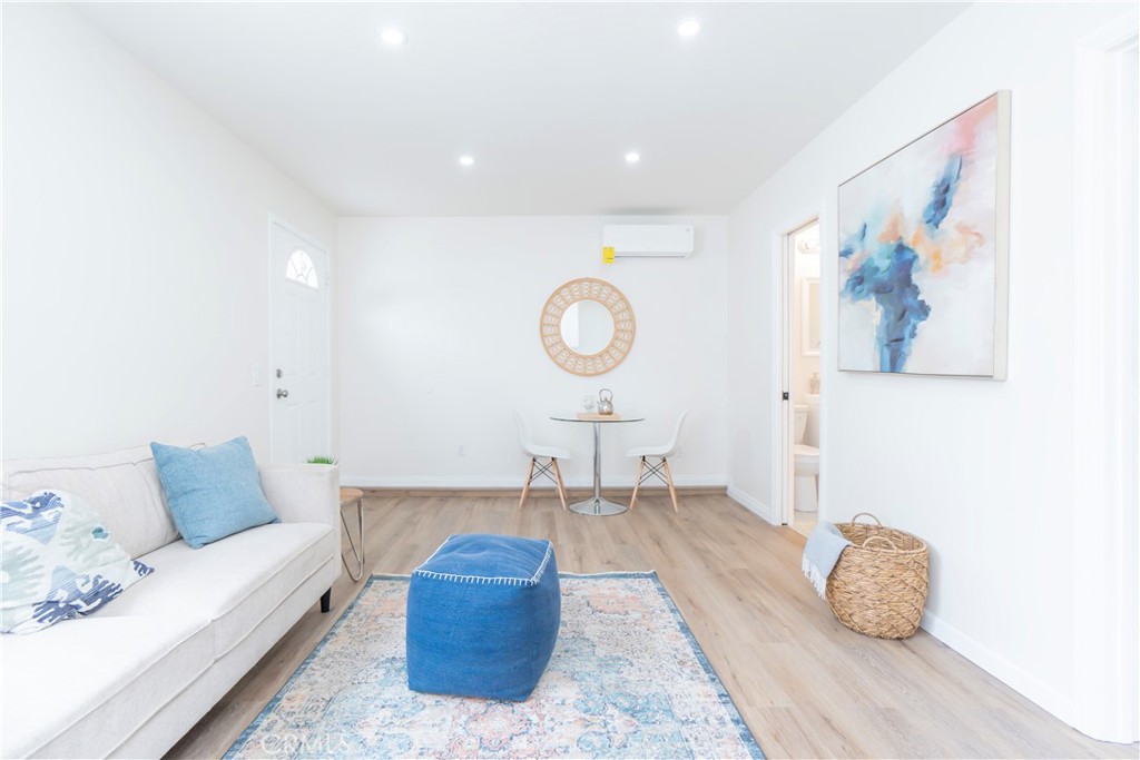 232 W 40th Place Property Photo 14