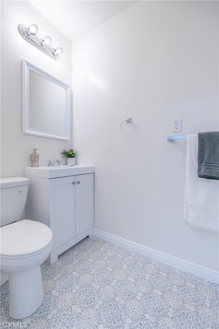 232 W 40th Place Property Photo 16