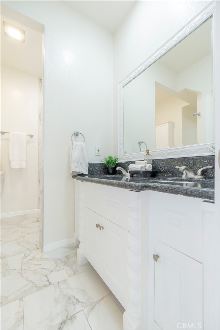 232 W 40th Place Property Photo 29
