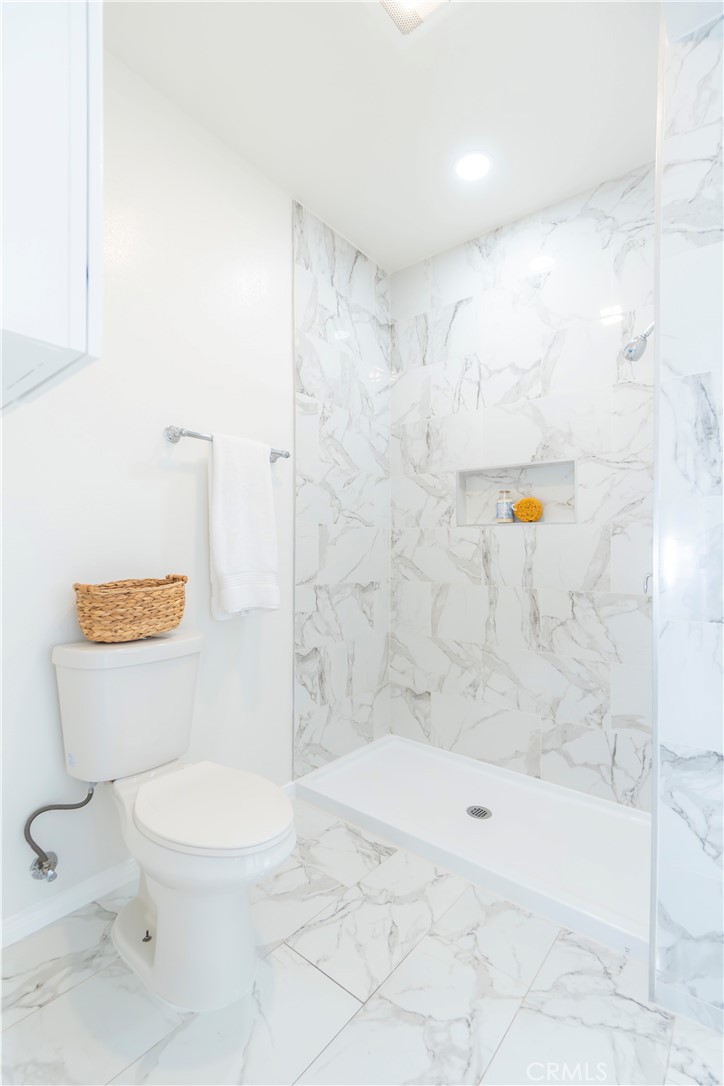 232 W 40th Place Property Photo 30