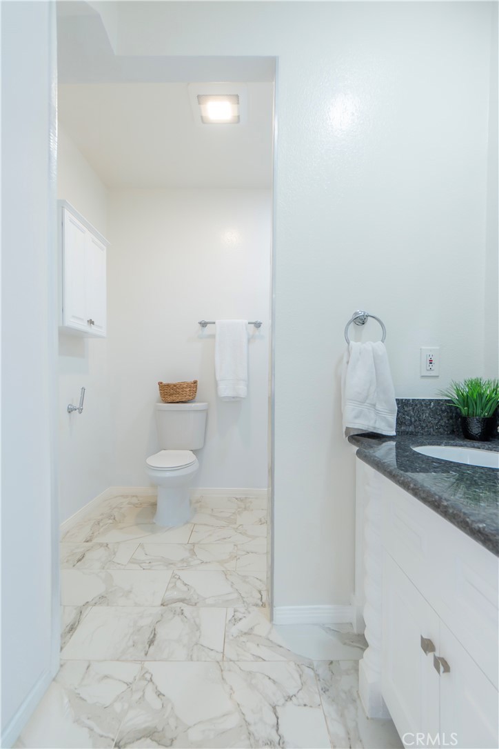 232 W 40th Place Property Photo 31