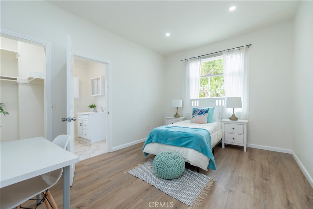 232 W 40th Place Property Photo 32