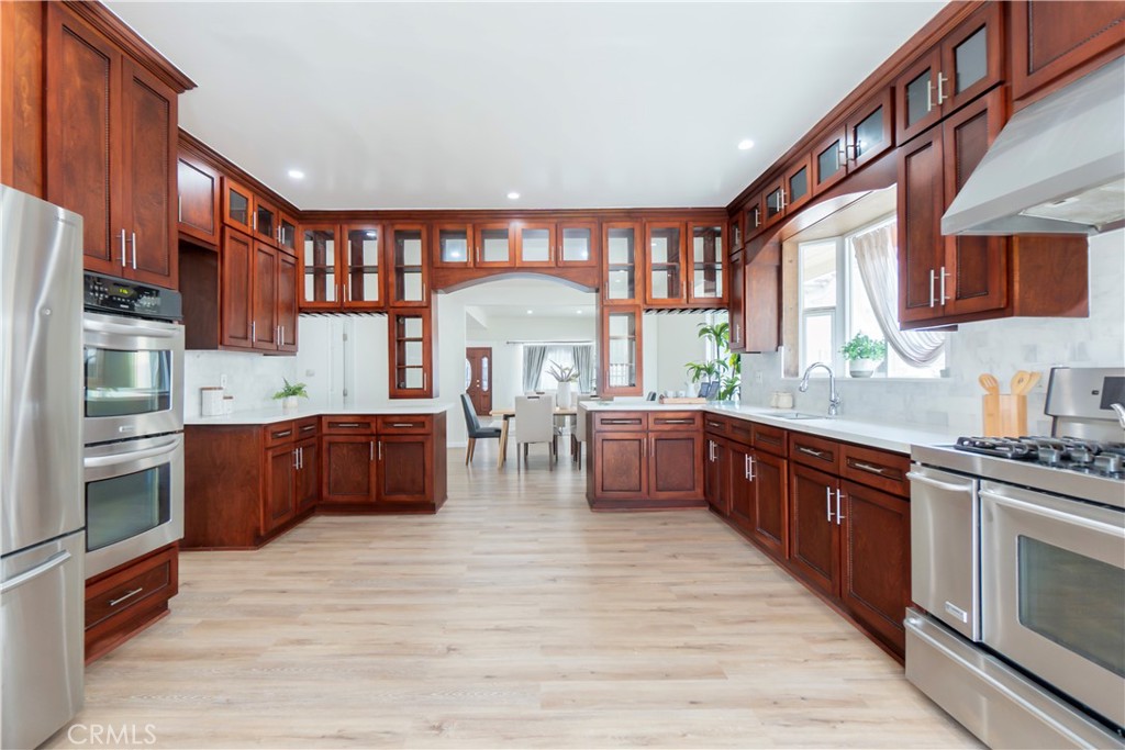 232 W 40th Place Property Photo 35