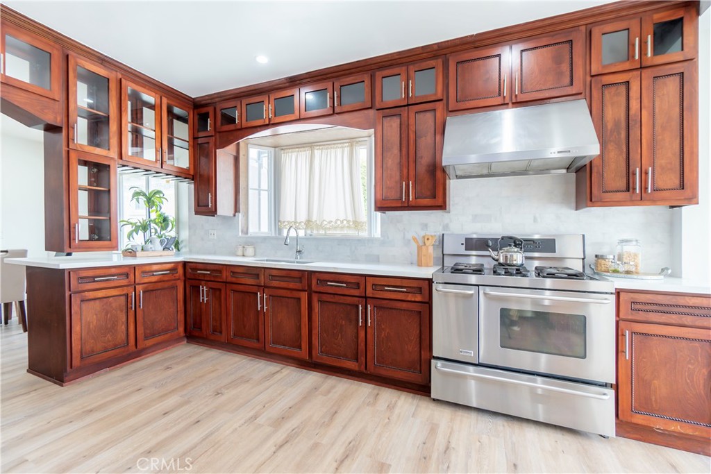 232 W 40th Place Property Photo 37