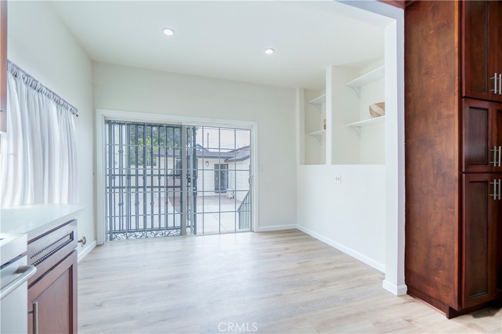 232 W 40th Place Property Photo 39