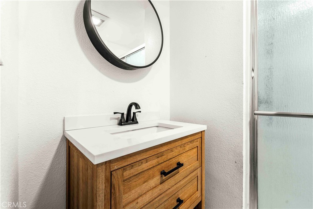 320 N Park Vista 76 Property Photo 10