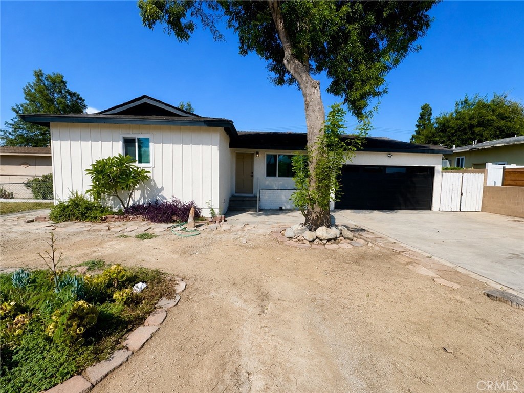 8214 Jadeite Ave Property Photo 1