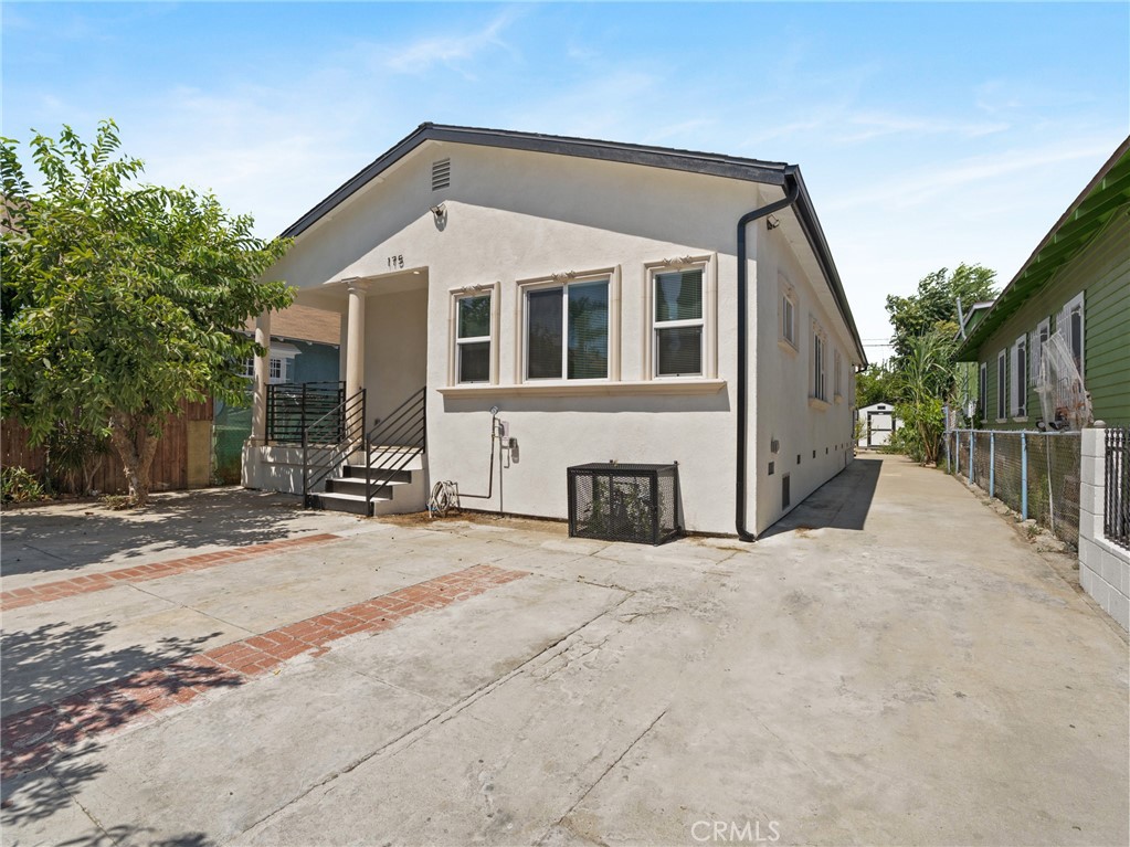 175 E 49th Property Photo 1