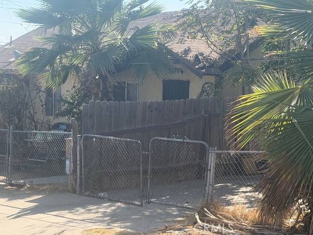 1231 1/2 Lincoln Property Photo 6