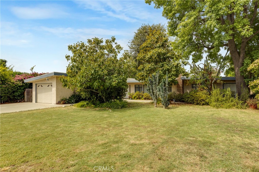 7911 Genesta Property Photo 1