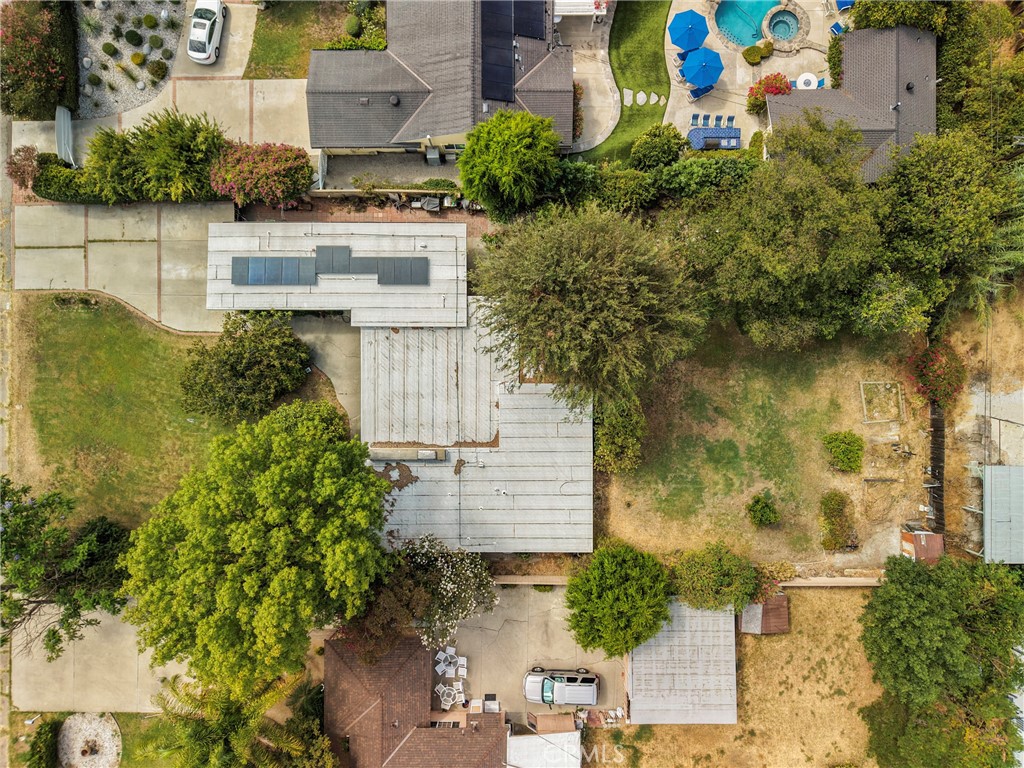 7911 Genesta Property Photo 6