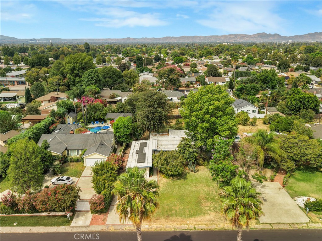 7911 Genesta Property Photo 7