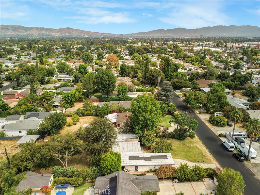 7911 Genesta Property Photo 9