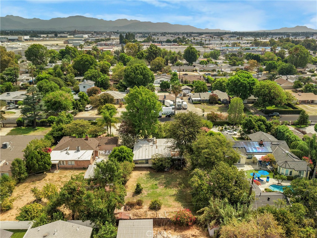 7911 Genesta Property Photo 10