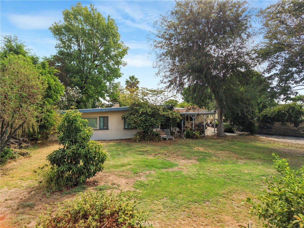 7911 Genesta Property Photo 12