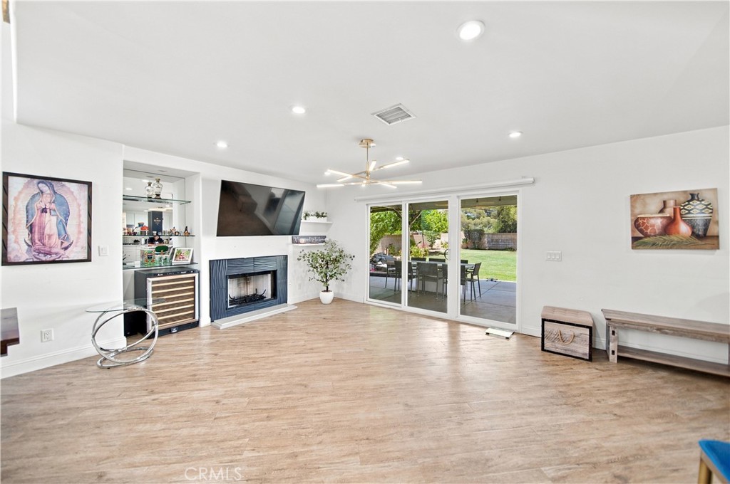113 Agua Santa Drive Property Photo 10
