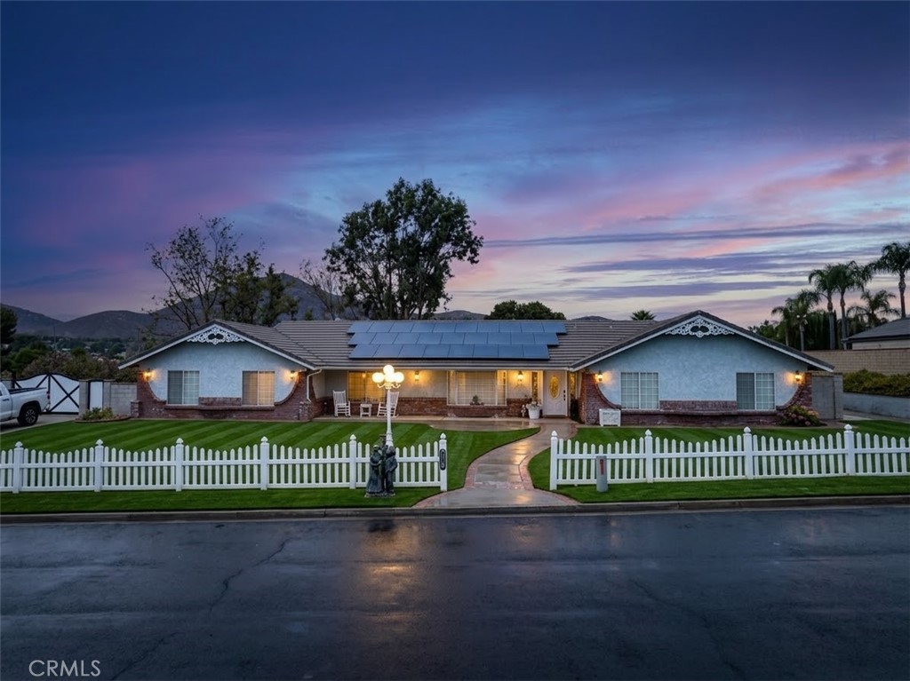 6633 Karen Property Photo 1