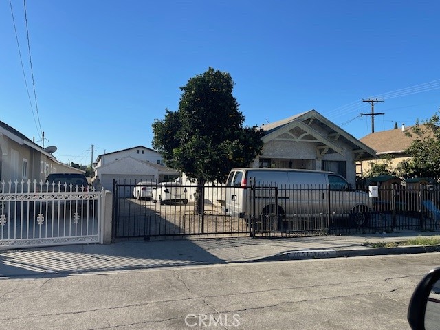 1656 16581 E 61st