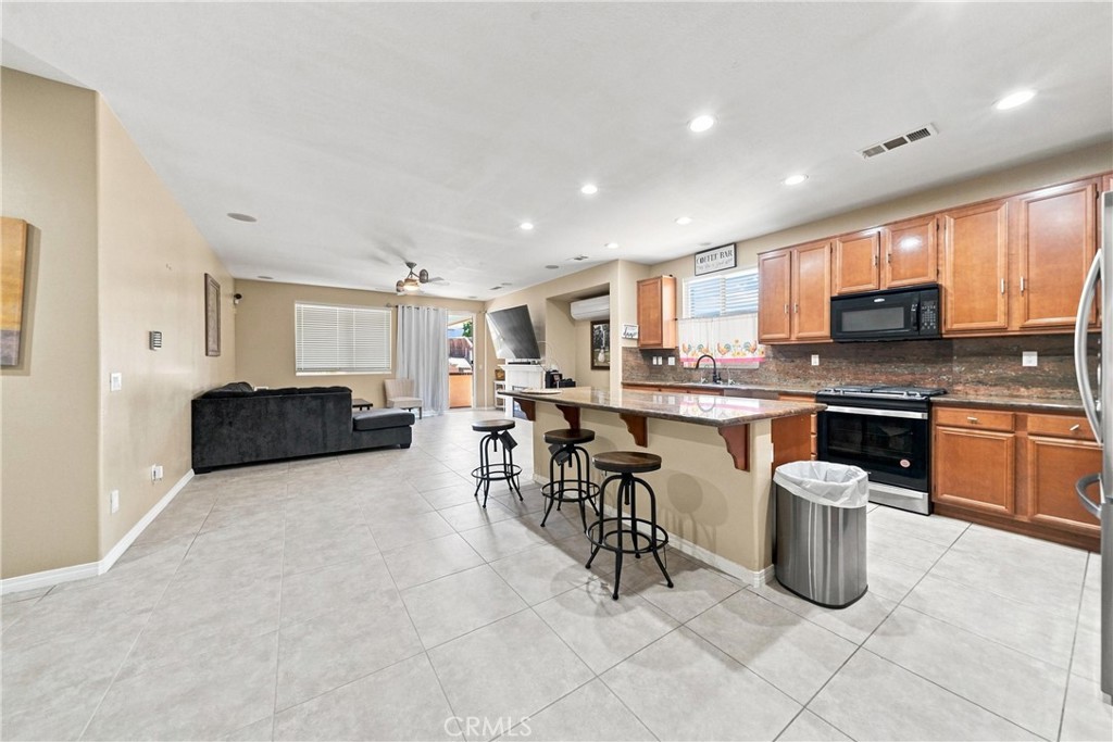 13817 Coolidge Property Photo 8