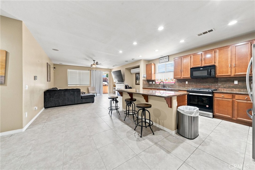 13817 Coolidge Property Photo 8
