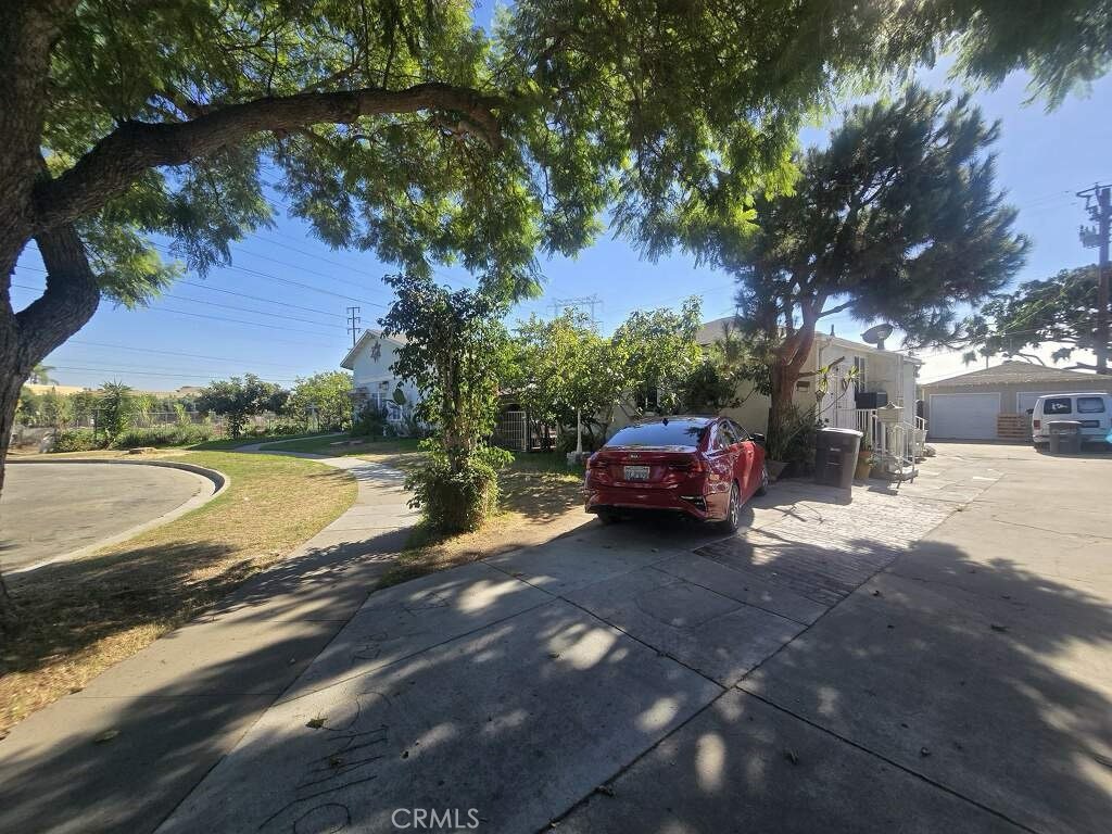 5746 -5748 Rocket Property Photo 1