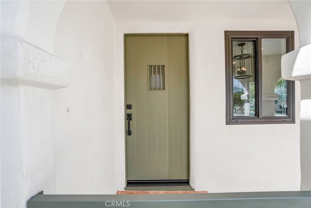 1912 W 76th Property Photo 8